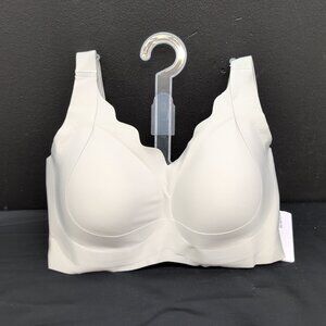 Women's Seamless V Neck Lifting Anti Sagging Wireless Push Up Bra Medium White